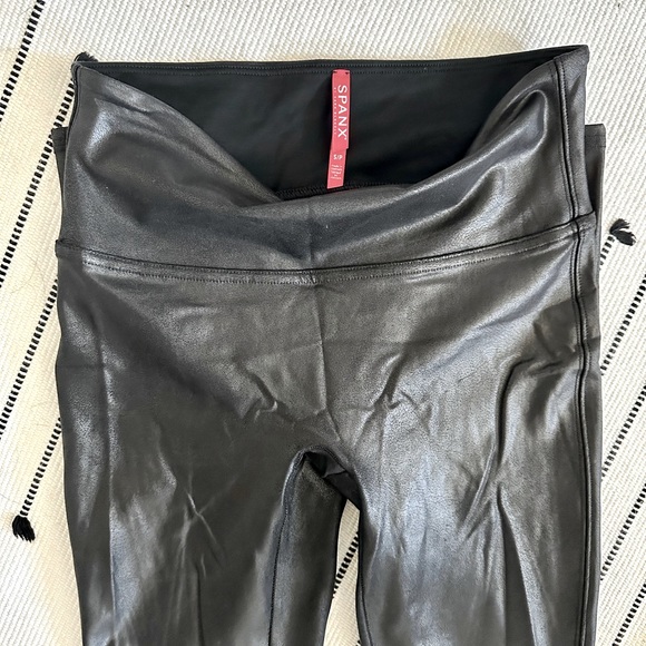 SPANX faux leather leggings - Picture 3 of 4